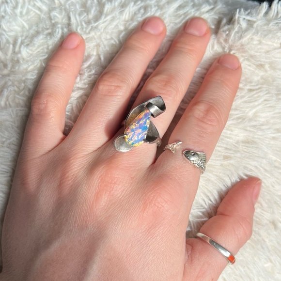 Unique Sterling Silver & Faux Opal Ring - Picture 3 of 16